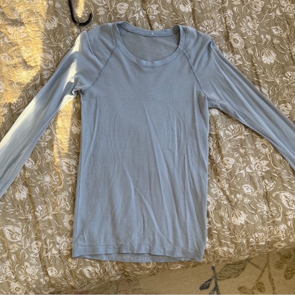 Women’s Lululemon long sleeve top